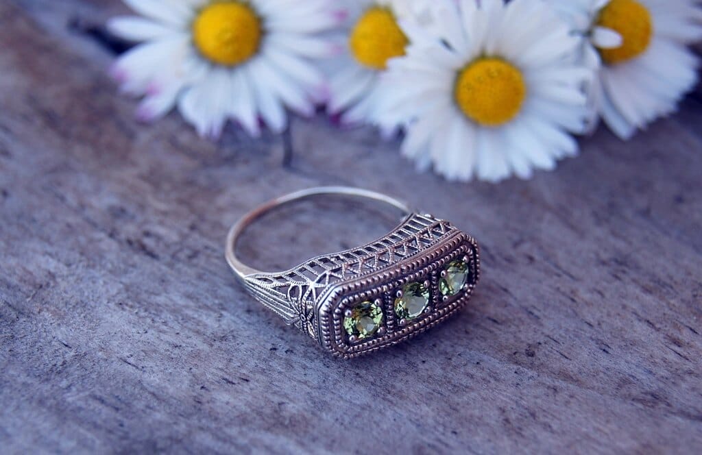 A diamond engagement ring with white daisies