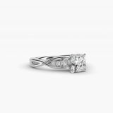 Bague de fiançailles petite torsade délicate taille coussin, vue de côté