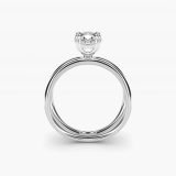 Bague de fiançailles solitaire ovale à anneau croisé, vue de profil