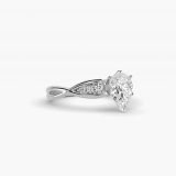 Bague de fiançailles taille poire à délicate torsade, petite, vue de côté