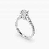 Bague de fiançailles diamant taille poire pavée, vue de trois quarts