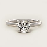 Bague de fiançailles solitaire rond brillant halo caché, petite, vue de face