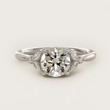 Bague de fiançailles diamant rond brillant floral, pétales marquise, vue de face