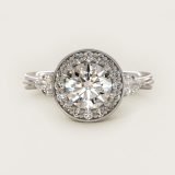 Bague de fiançailles rond brillant halo pierres latérales poire, vue de face