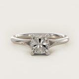 Bague solitaire à anneau fendu petite taille coussin, vue de face