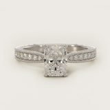 Bague de fiançailles radiant micro-pavée gravée main, vue de face